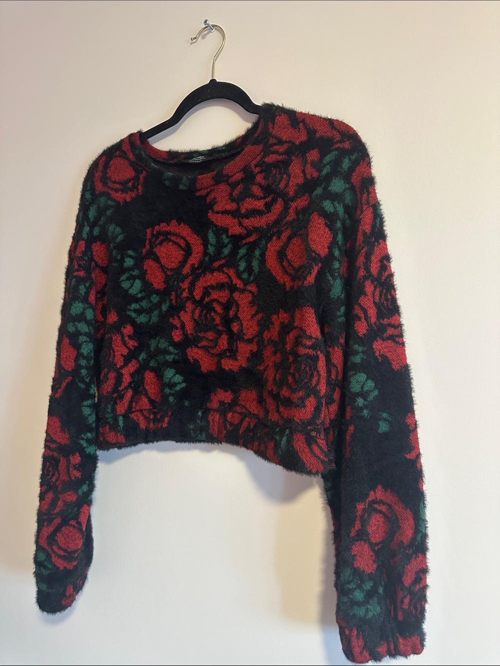 Berska Floral Rose Pattern Cropped Fuzzy Sweater - Black & Red - Medium - Picture 2 of 7